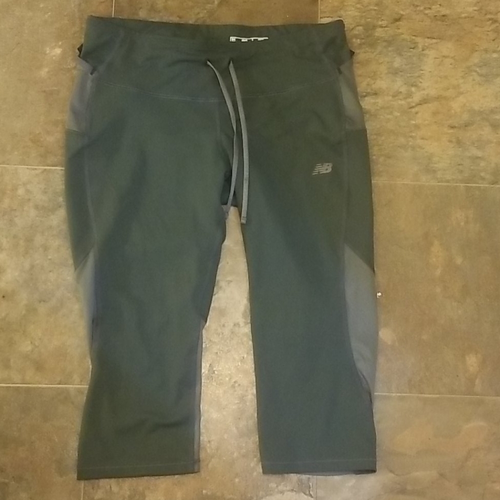 Capri Leggings with mesh material - Large